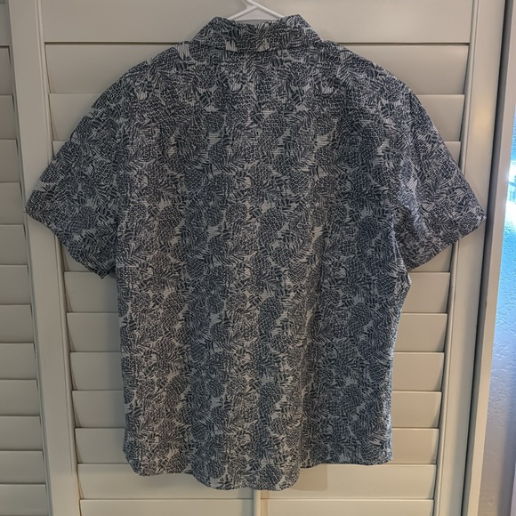 Men’s short sleeve button up. - Picture 4 of 4